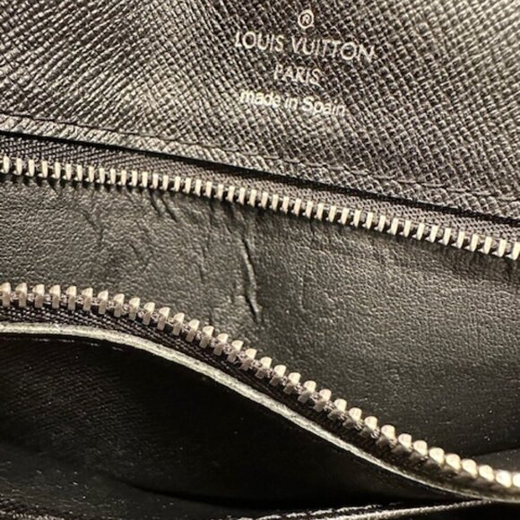 Louis Vuitton  LV Black Taiga Leather Selenga Clutch Wristlet + COA - Picture 10 of 13